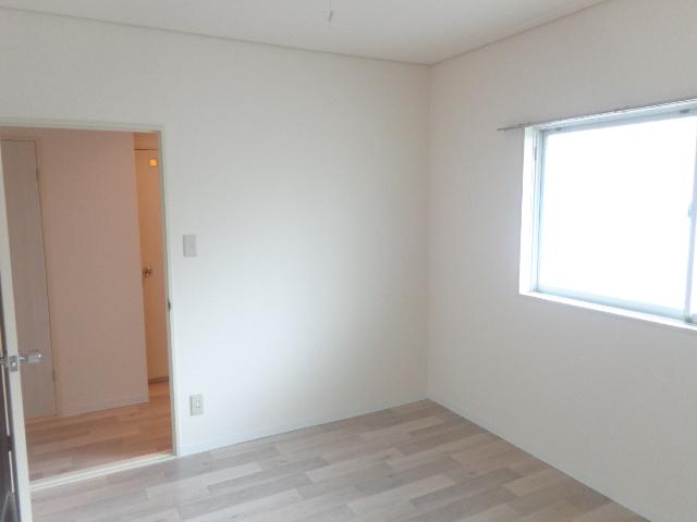 サンセヴィラージュ103号室 洋室