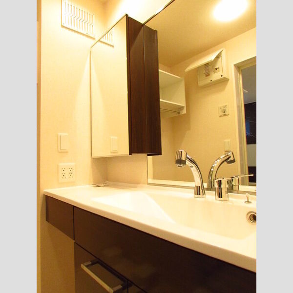 R.ザウバーⅡ　A棟305号室 洗面