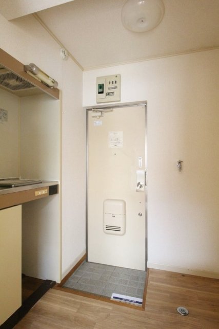 ジュネパレス市川第２４Ｃ 玄関