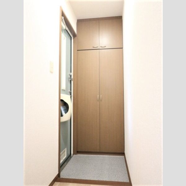 クレセントⅠ102号室 玄関