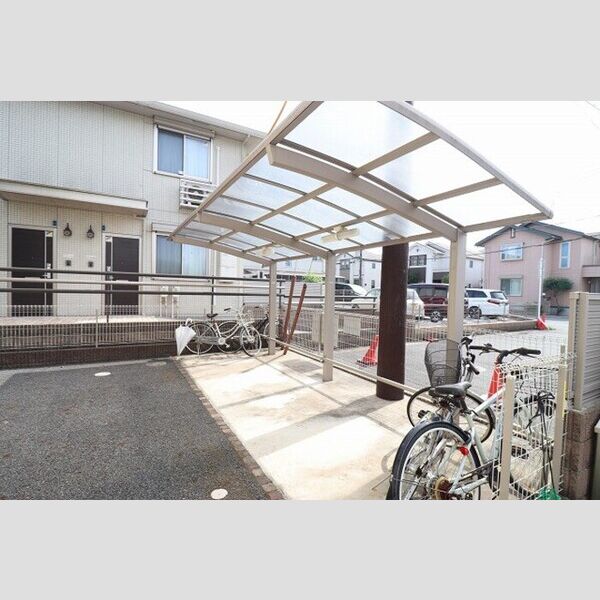 ニューオークス 駐輪場