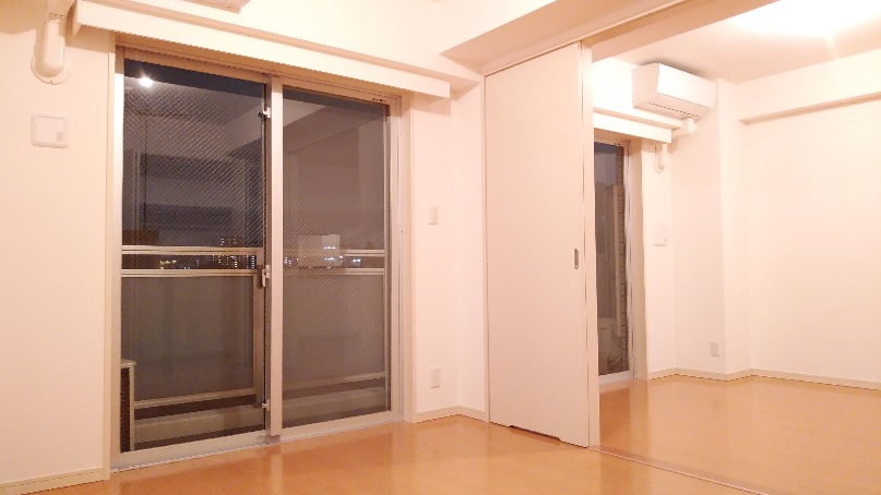 プライムアーバン中野上高田304号室 ※同タイプ303号室（間取り反転）撮影