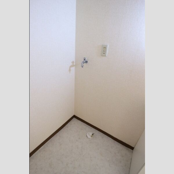 雅参番館105号室 室内洗濯機置場