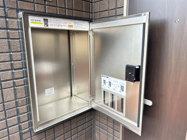 リノナル201号室 宅配ボックス