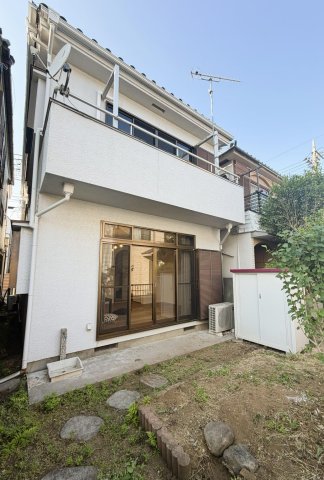 南街6丁目戸建 自転車、バイクも置ける広い庭。レジャー用品が沢山入る倉庫付き