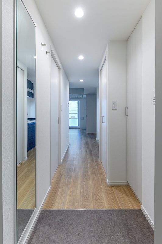 レジディア新川2階 玄関