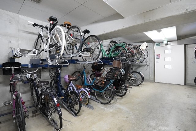 リーデンススクエア横浜鶴見5階 駐輪場