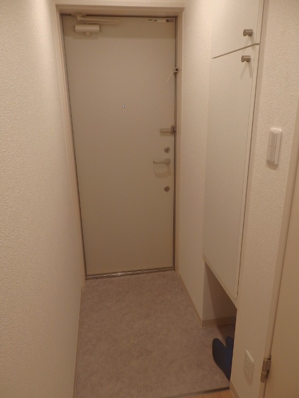 ルームス市川(E-073)4階 玄関