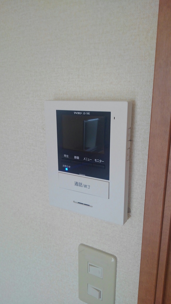 レオパレスＫＡＭＥＬＥＯ106号室 モニター付インターホン