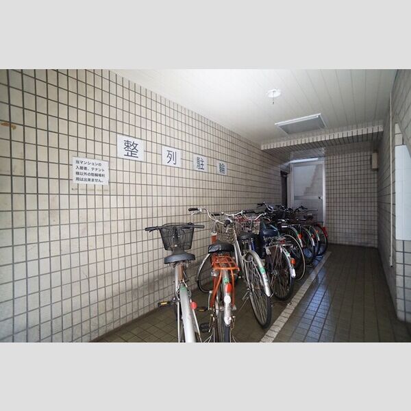 グローリア駒込 自転車置き場あります。