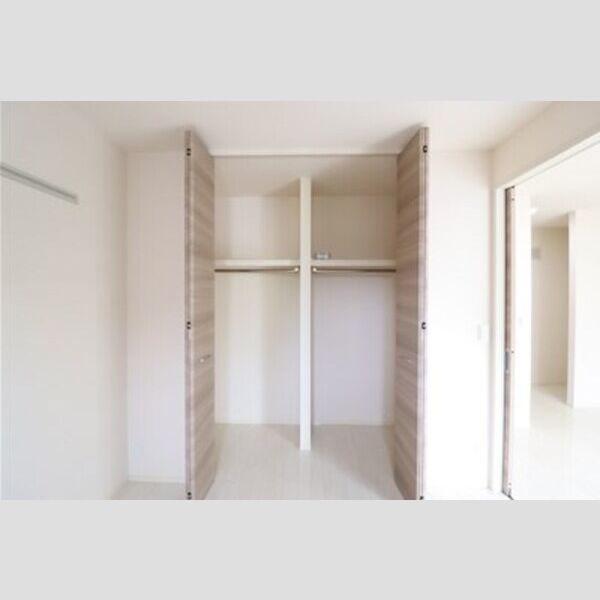 ラ・ベルメール クローゼット