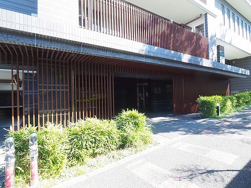ライオンズ多摩センター　翠彩の杜3階 エントランスアプローチ