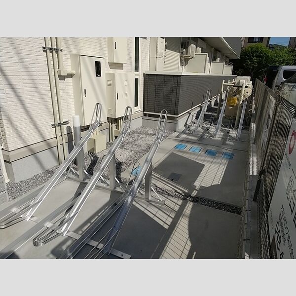 プルメリア203号室 駐輪場