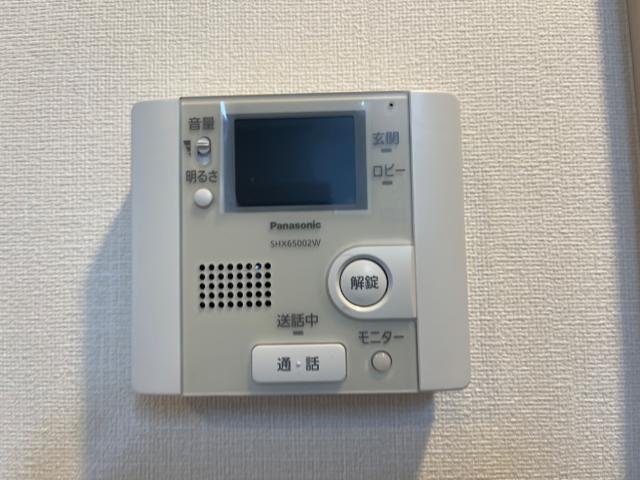クレアトゥール　エスト　(Ｃｒｅａｔｅｕｒ　ｅｓｔ)205号室 カメラ付インターホン