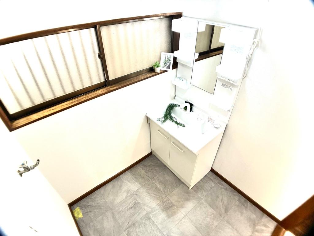 伊勢原市上粕屋戸建 独立洗面台は新品に交換済み♪シャンプーもできます♪