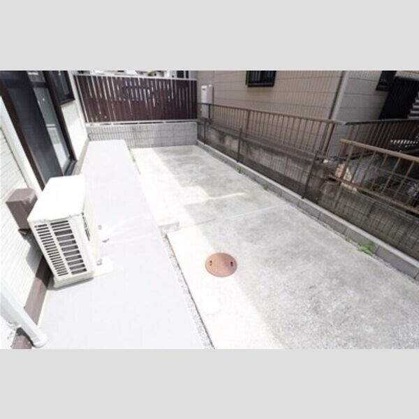 メゾン・ド・シャルマン102号室 専用庭