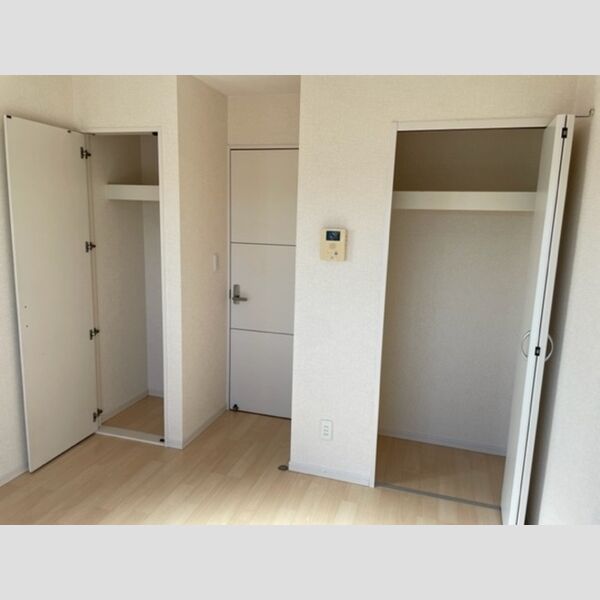 ラグーン舞浜e4号室 収納