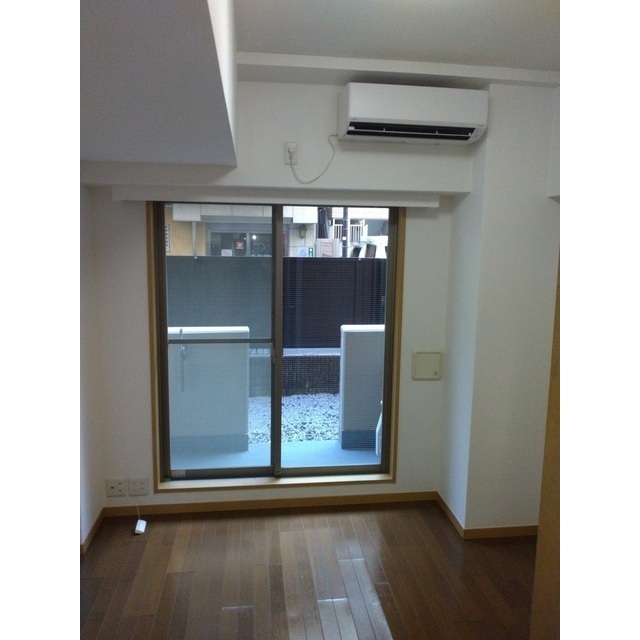 ロアール早稲田大学前弐番館1階 リビング