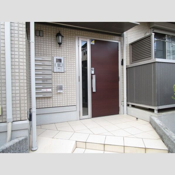 パラディーゾ301号室 オートロック付きエントランス