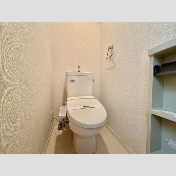 グランメール102号室 温水洗浄便座