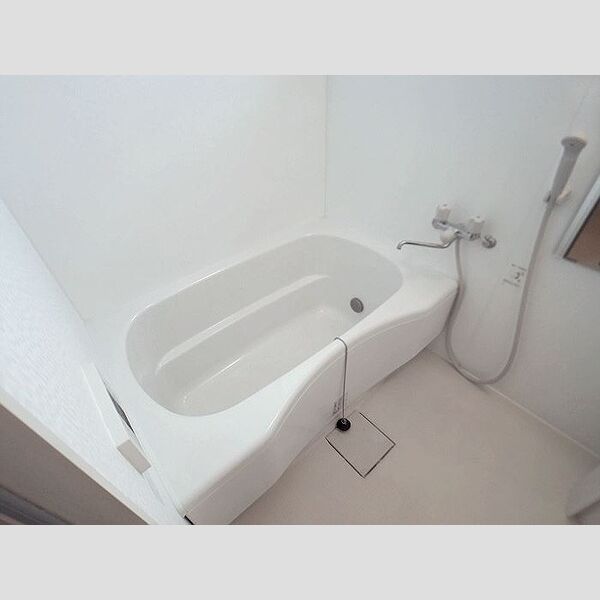 メゾンルミエール203号室 浴室換気乾燥機付ユニットバス