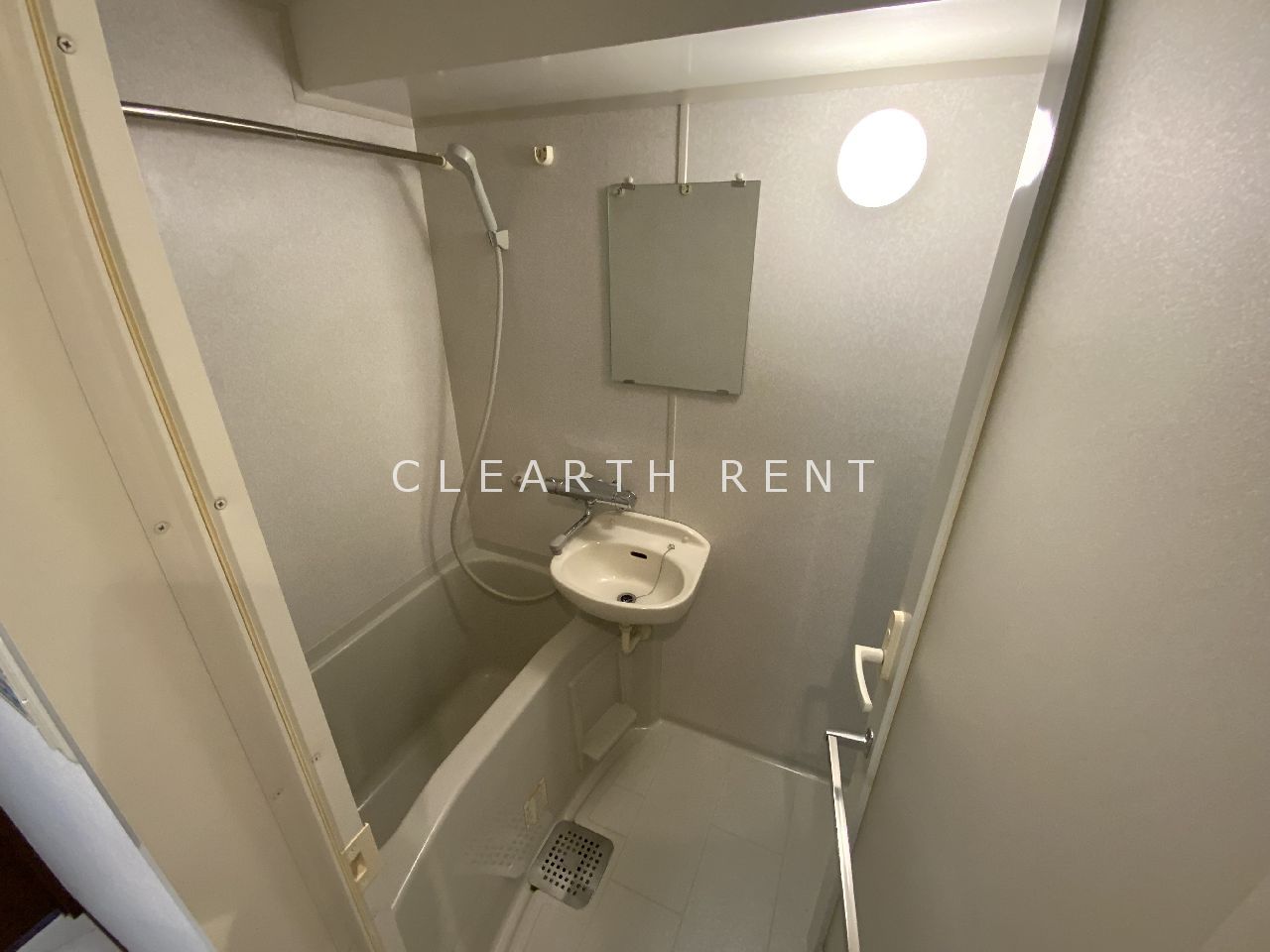 パレステュディオ新宿都庁前3階 ★清潔感のあるバスルーム/浴室乾燥機付き