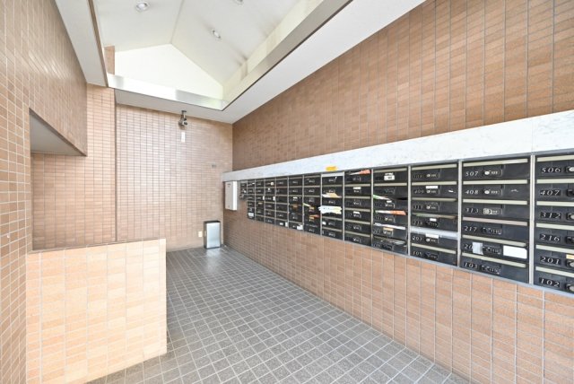 センチュリー西久保3階 エントランス