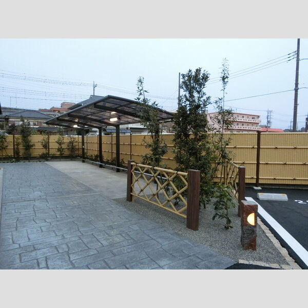 雅　壱番館 屋根付駐輪場です♪