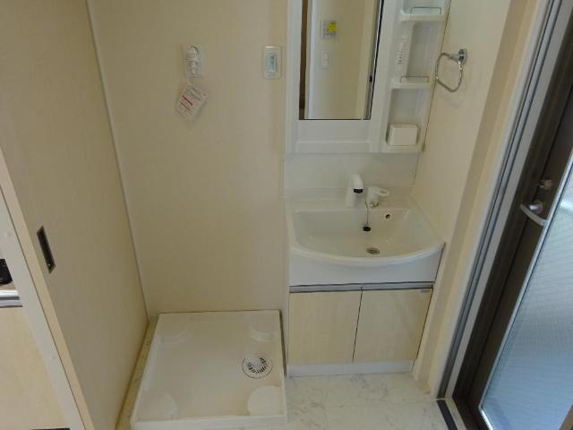 Ｆａｍｉｌｉｅ　Ｓｕｙａｍａ201号室 洗濯機置場