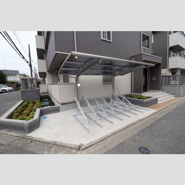 グランチェスタ南浦和303号室 駐輪場