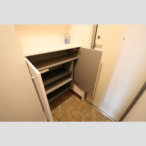 メゾンベール105号室 シューズボックス