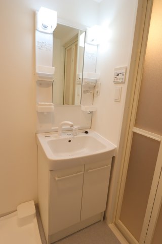 ＧＥＮＯＶＩＡ中野島0127号室 洗面