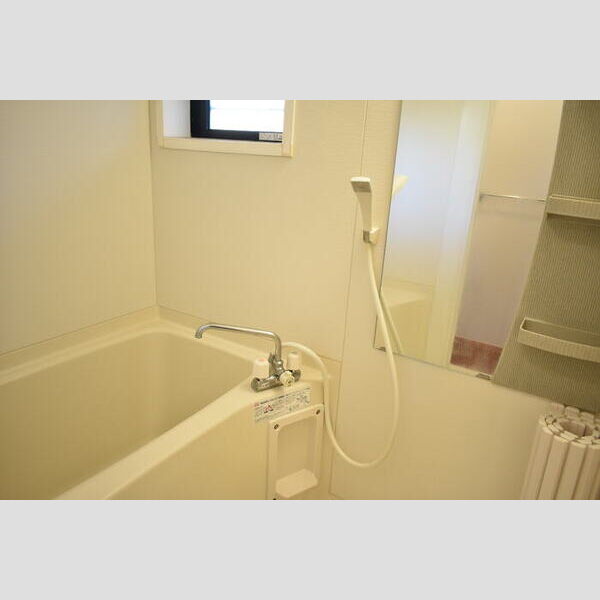 クレセントハイム 窓付きバスルーム