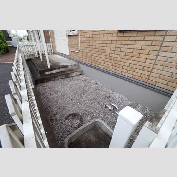 リビングタウン本庄　C102号室 専用庭