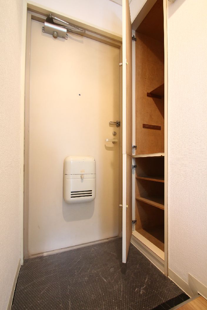 フィオリーシェ大宮302号室 玄関