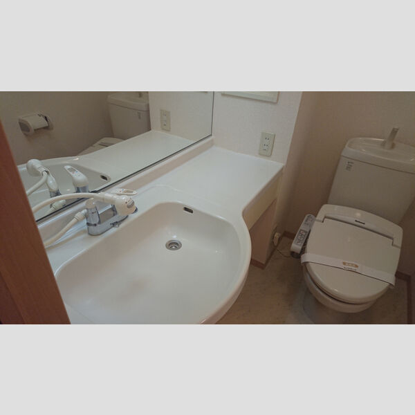 B-クレセント トイレ+洗面台