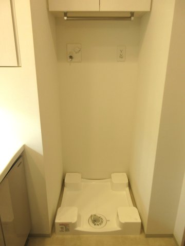 びゅうリエット横浜東神奈川505号室 室内洗濯機置場　※別号室の参考写真(現況優先・仕様違いの場合あり)