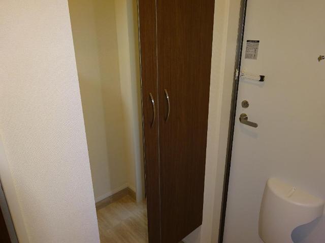 グローリア湘南102号室 シューズボックス