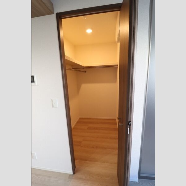 セレスティア白鳥203号室 ウォークインクローゼット(LD約5.8帖)