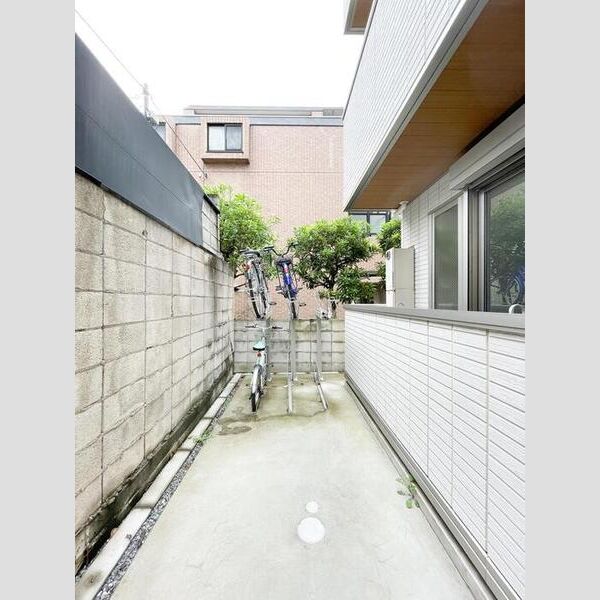 アヴァンスお花茶屋 駐車場①