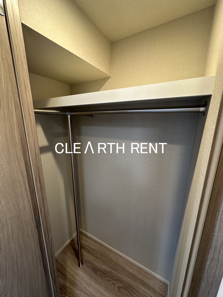 コンシェリア東京 ＜ＨＩＧＡＳＨＩＪＵＪＯ ＲＥＳＩＤＥＮＣＥ6階 ハンガーパイプを備えたクローゼット