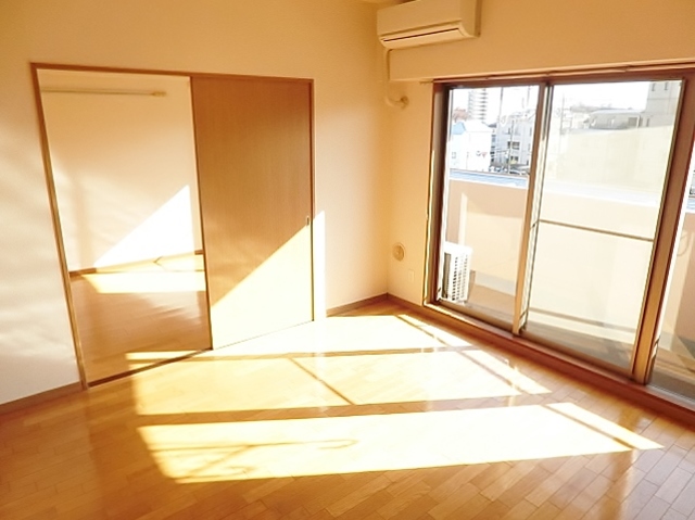 ファミール元住吉 室内写真は４０４号室です。
