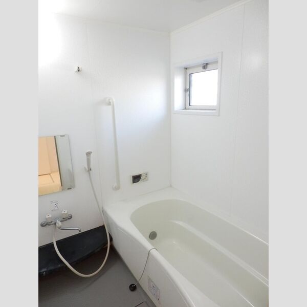 Momo House Ⅱ101号室 窓付バスルーム