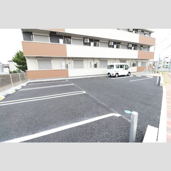 ルピナス 駐車場
