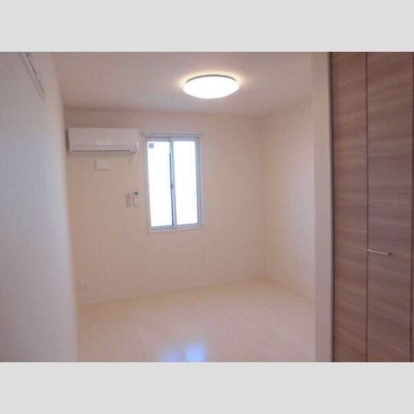 ヴィラ登戸町202号室 洋室