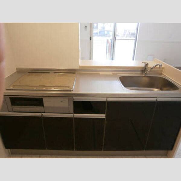 アプローズ・アイ IH×2・ラジエント×1、グリルも付いたシステムキッチン。