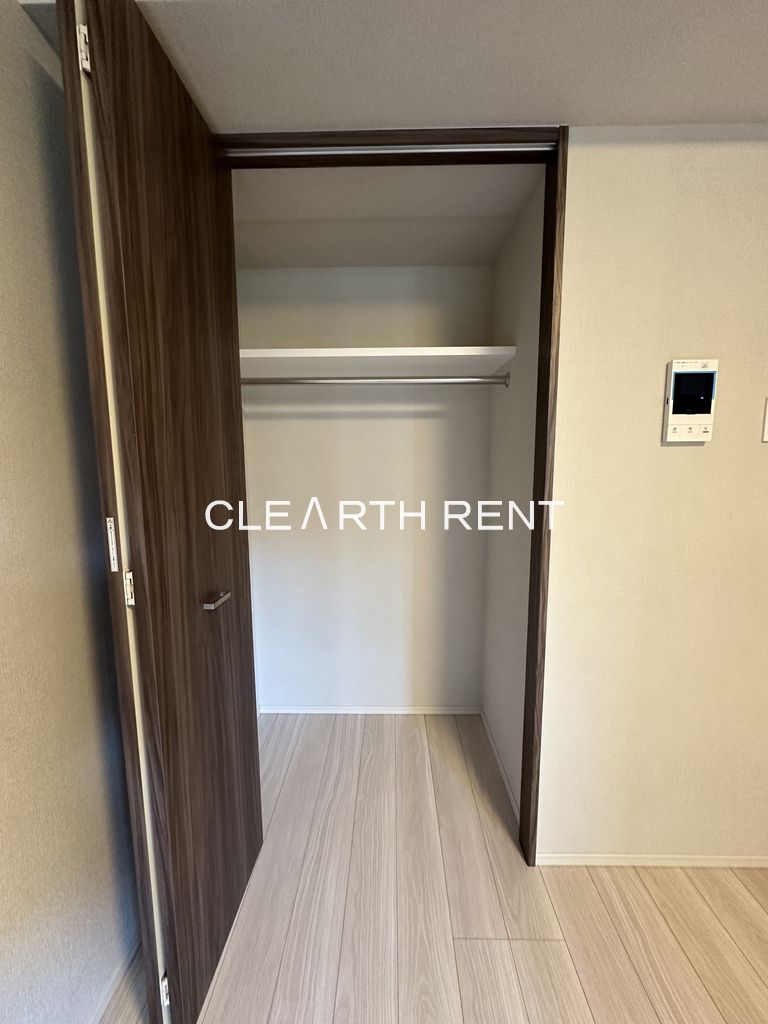 コンシェリア ＫＡＷＡＳＡＫＩ ＴＨＥ ＰＲＥＭＩＵＭ5階 ハンガーパイプ付きクローゼット