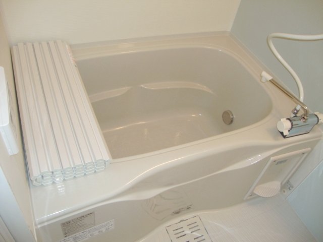 Ｍａｊｅｓｔｉｃ　ｇａｒｄｅｎ101号室 バス