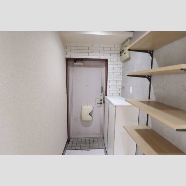 メゾンドゥ・ボヌール105号室 玄関