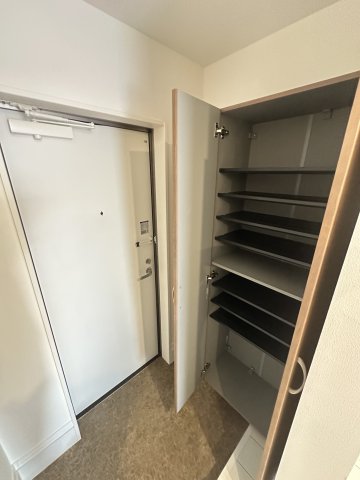 T&Fレジデンス南林間B101号室 玄関